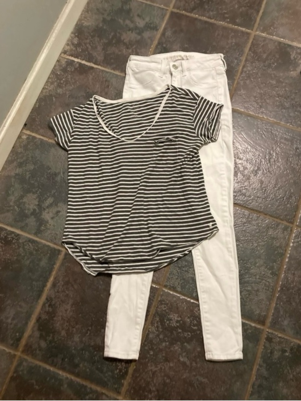 American Eagle Striped Grey and White Top with White Jeans Outfit Size S.
